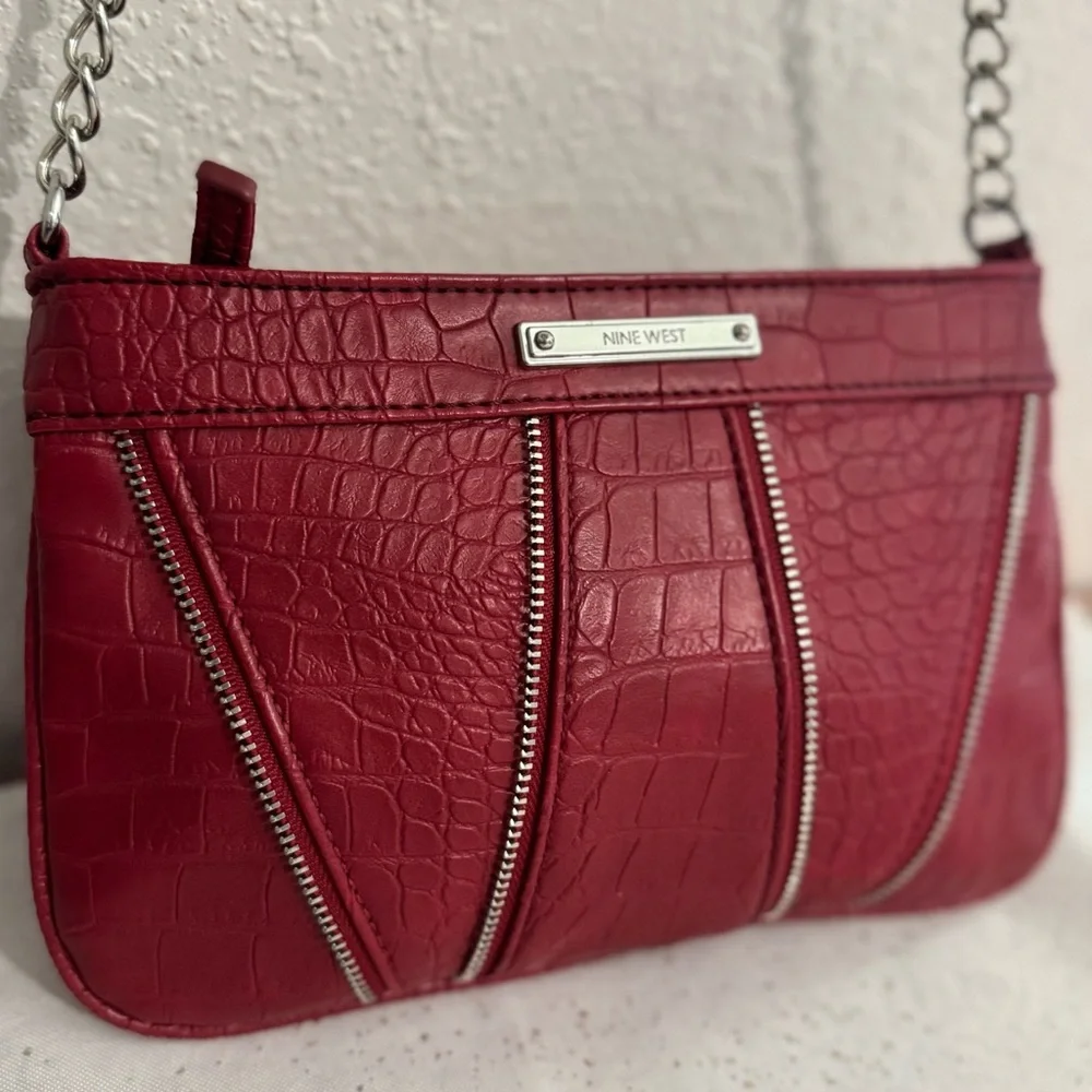 2/for $20 🪩 NINE WEST Red Croc Textured Crossbody, Chain Straps